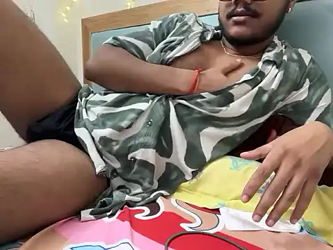 Snapshot of YourBlackBull chatting on October 31, 7:37 pm YourBlackBull online show from October 31, 7:37 pm