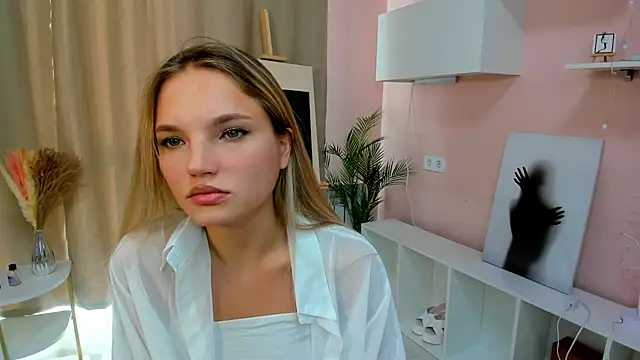 JulieLupo online show from October 8, 6:11 am