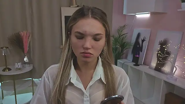 JulieLupo online show from October 12, 6:12 am