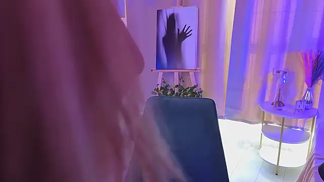 JulieLupo online show from November 4, 6:23 am