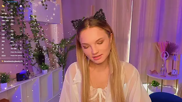 JulieLupo online show from November 7, 6:13 am