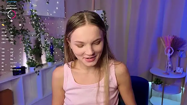 JulieLupo online show from November 8, 6:13 am