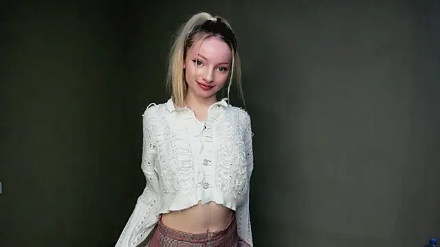 Snapshot of PocketDollX chatting on February 3, 3:17 pm PocketDollX online show from February 3, 3:17 pm