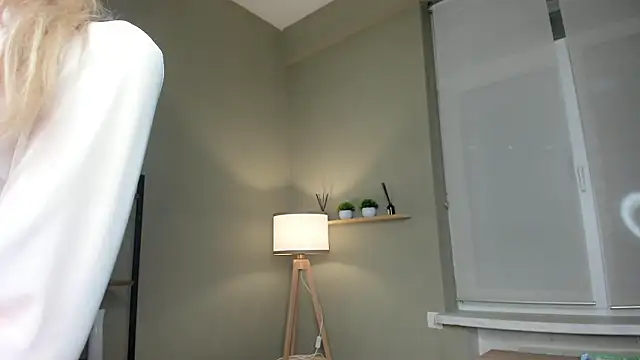 PocketDollX online show from March 14, 2:55 pm