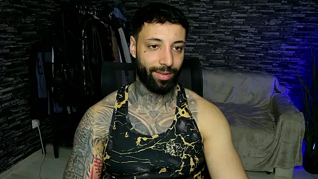 Snapshot of MasculineGuy99 chatting on May 3, 8:26 pm MasculineGuy99 online show from May 3, 8:26 pm