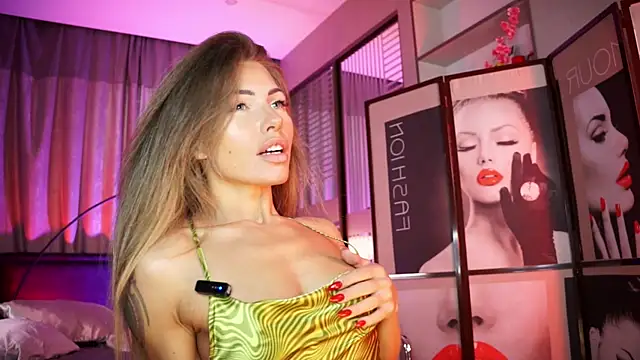 Snapshot of Nikki_Amour chatting on October 7, 8:00 am Nikki Amour online show from October 7, 8:00 am