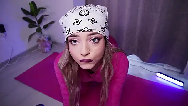 Dahliacruzz online show from November 30, 8:40 am