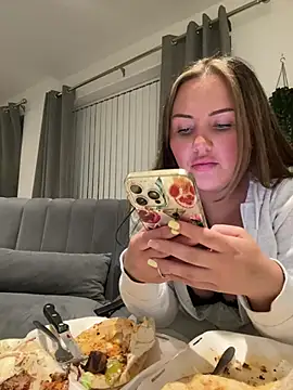 lolabeara online show from April 11, 9:52 pm