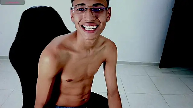 Im david02 online show from April 11, 4:00 pm