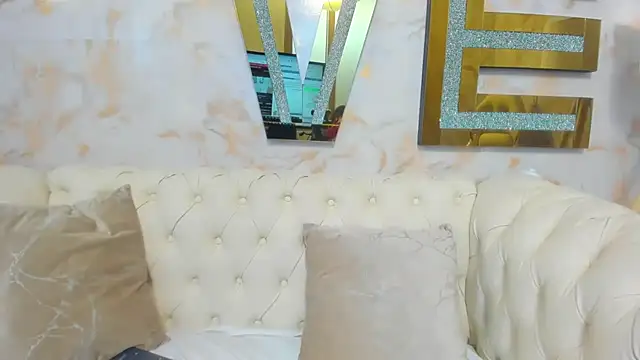 Snapshot of Emilycute18__ chatting on October 30, 9:26 pm Emilycute18 online show from October 30, 9:26 pm