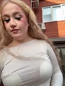 Snapshot of RollDolls chatting on October 27, 5:11 am RollDolls online show from October 27, 5:11 am