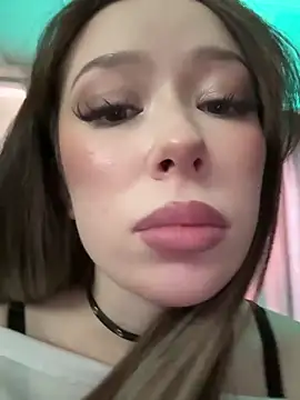 Snapshot of RollDolls chatting on November 9, 7:17 am RollDolls online show from November 9, 7:17 am