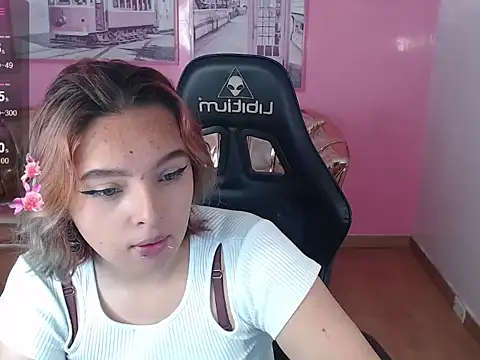 mia foster t online show from October 31, 2:18 pm