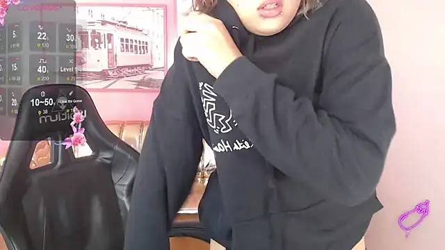 mia foster t online show from November 5, 1:11 pm