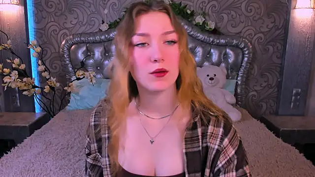 AngelAnabelle online show from February 7, 8:45 pm