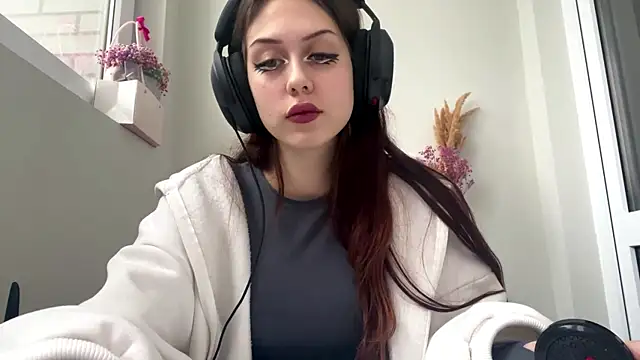 Nayra flash online show from October 15, 1:22 pm