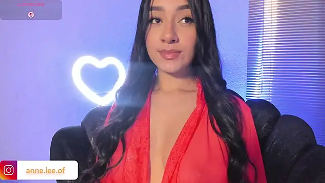 anne leee online show from November 3, 8:32 pm