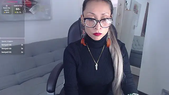 Snapshot of alexia_james_ chatting on April 21, 9:06 pm alexia james online show from April 21, 9:06 pm