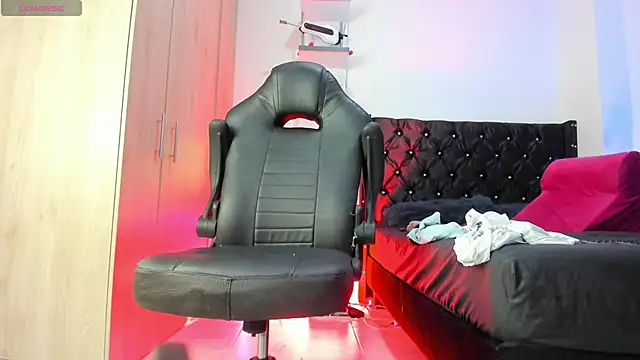 Snapshot of _Duriel chatting on January 6, 6:00 pm Duriel online show from January 6, 6:00 pm