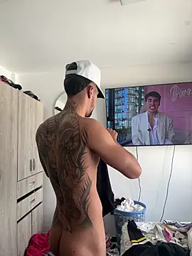 Snapshot of _Duriel chatting on February 24, 5:44 pm Duriel online show from February 24, 5:44 pm