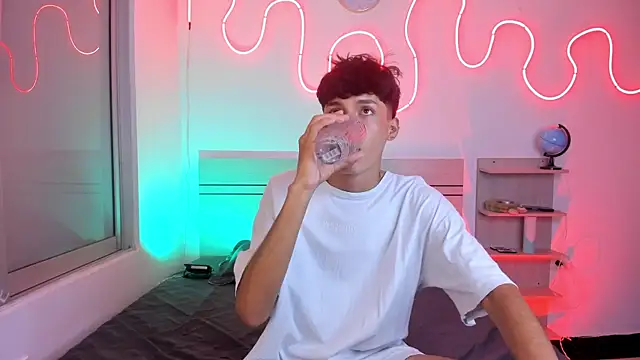 luccas ferreira online show from November 8, 7:12 pm