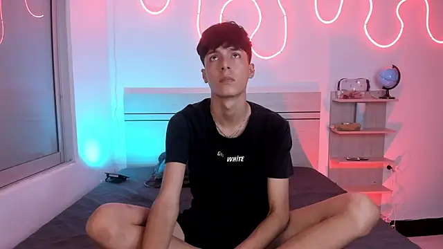 luccas ferreira online show from November 11, 7:03 pm