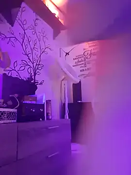 Snapshot of danielneal84 chatting on February 24, 12:41 am danielneal84 online show from February 24, 12:41 am