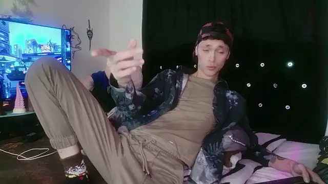 Tyler cat online show from November 24, 11:37 pm