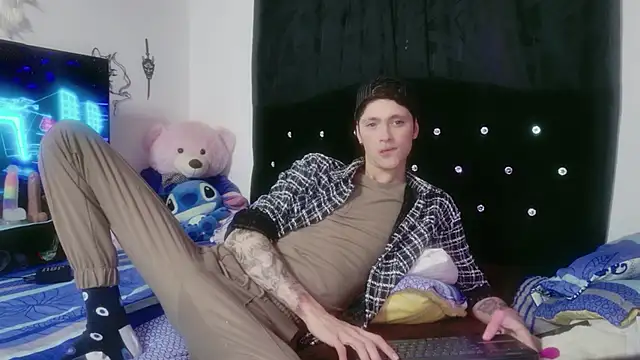 Tyler cat online show from December 16, 5:01 am