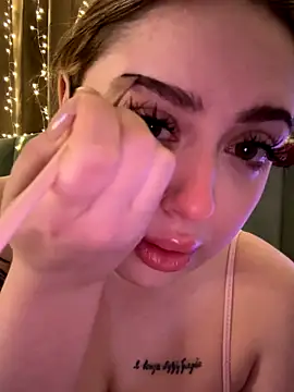 KellyMoors online show from December 21, 1:24 am