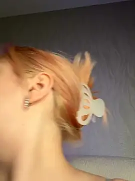 KellyMoors online show from April 3, 1:25 am