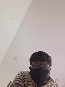 Snapshot of UsurpedThaw chatting on November 17, 2:06 am UsurpedThaw online show from November 17, 2:06 am