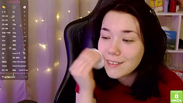 Kelly foox online show from March 15, 11:49 am