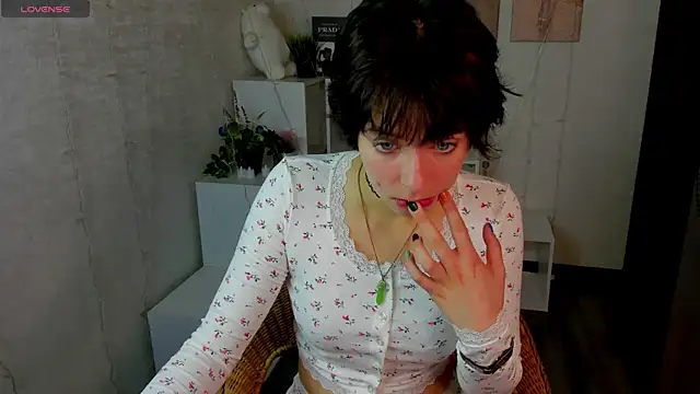 Sara Frayer online show from October 8, 1:03 am