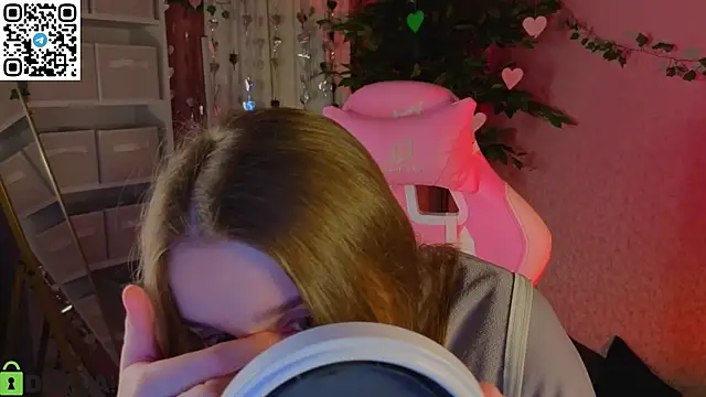 L1na Reeds online show from February 9, 1:09 am