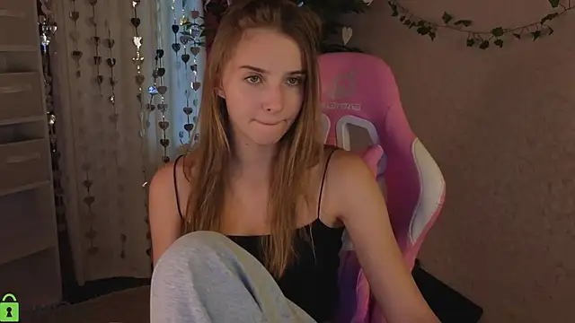 L1na Reeds online show from March 28, 1:16 am