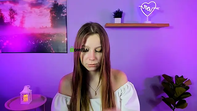 Snapshot of esme_moore_ chatting on October 7, 9:39 am esme moore  online show from October 7, 9:39 am