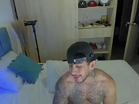 Snapshot of Dammianmiller chatting on July 25, 4:54 am Dammianmiller online show from July 25, 4:54 am