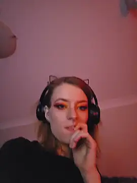 Snapshot of lonely_Cosplay_chick chatting on October 14, 1:34 pm lonely Cosplay chick online show from October 14, 1:34 pm