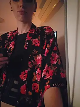 Snapshot of lonely_Cosplay_chick chatting on October 25, 1:18 pm lonely Cosplay chick online show from October 25, 1:18 pm