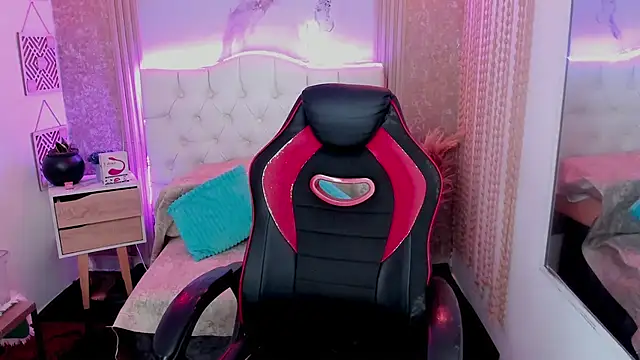 Snapshot of AriaVega chatting on February 23, 12:35 pm AriaVega online show from February 23, 12:35 pm