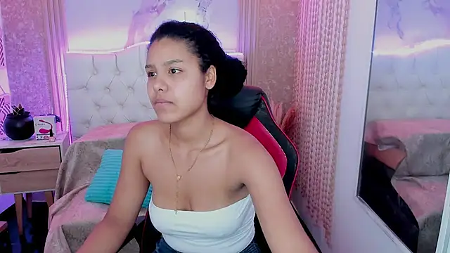 Snapshot of AriaVega chatting on February 24, 12:47 pm AriaVega online show from February 24, 12:47 pm