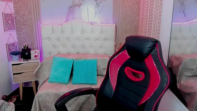 Snapshot of AriaVega chatting on March 2, 12:45 pm AriaVega online show from March 2, 12:45 pm