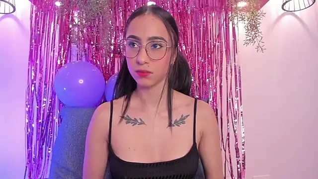 Alana Martinez  online show from November 29, 1:36 pm