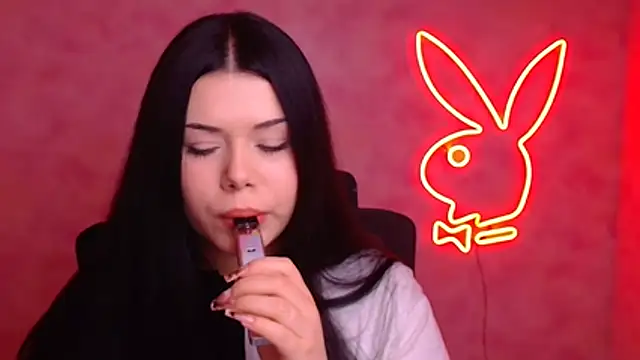 Mona Esty online show from December 3, 6:39 pm