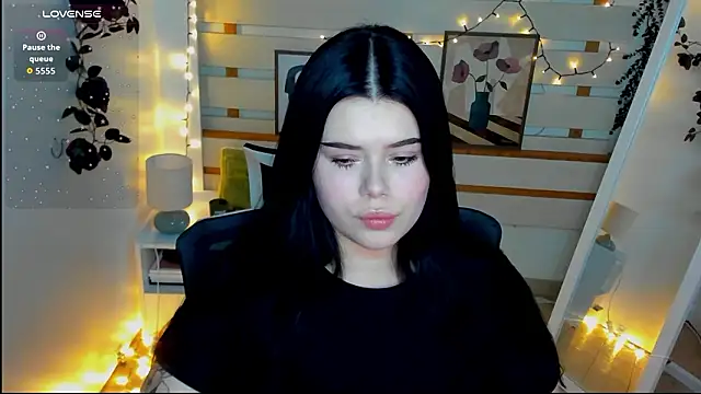 Mona Esty online show from February 19, 9:11 pm