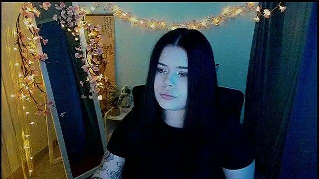 Mona Esty online show from March 4, 1:39 pm