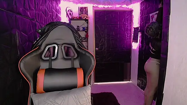 lunarichy22 online show from February 12, 7:42 pm