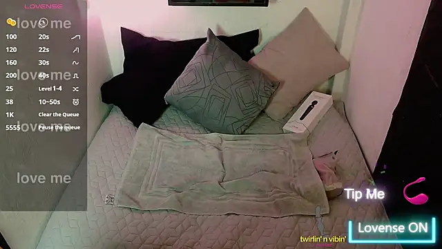 Snapshot of lunarichy22 chatting on June 26, 6:34 pm lunarichy22 online show from June 26, 6:34 pm