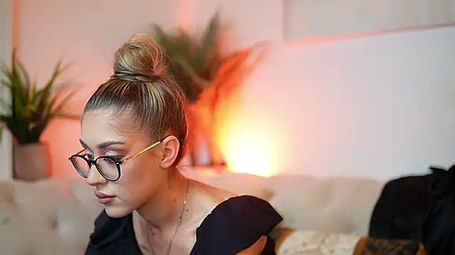 AileenKiss online show from October 9, 6:06 pm